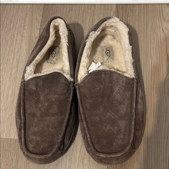 UGG Men's Brown Slippers - Picture 1 of 4